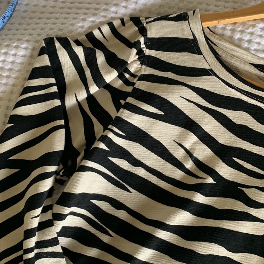 Loft Zebra 🦓 print, puff sleeve sweatshirt - Picture 7 of 10